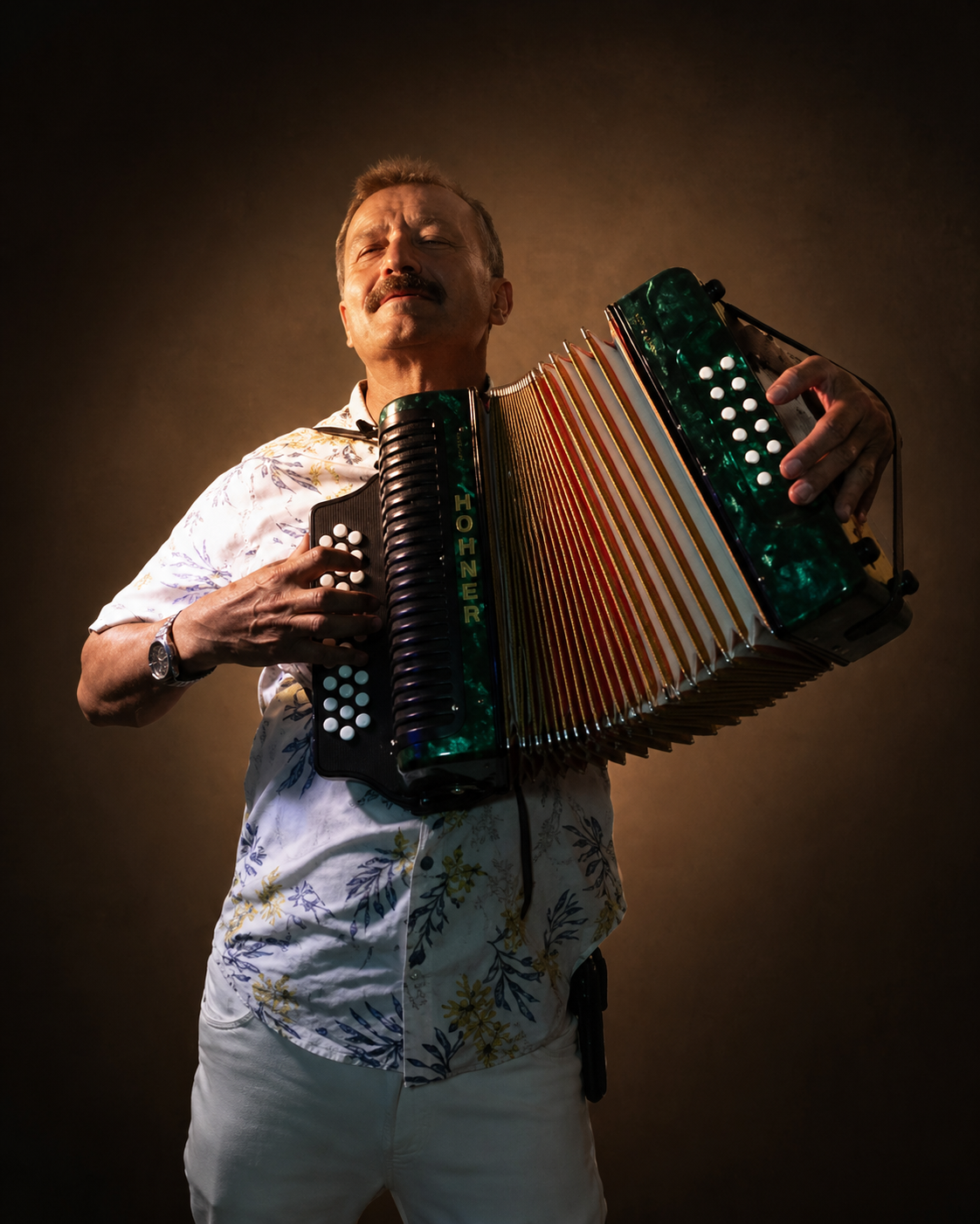 Serenata vallenata en Manizales - momento romántico con música en vivo