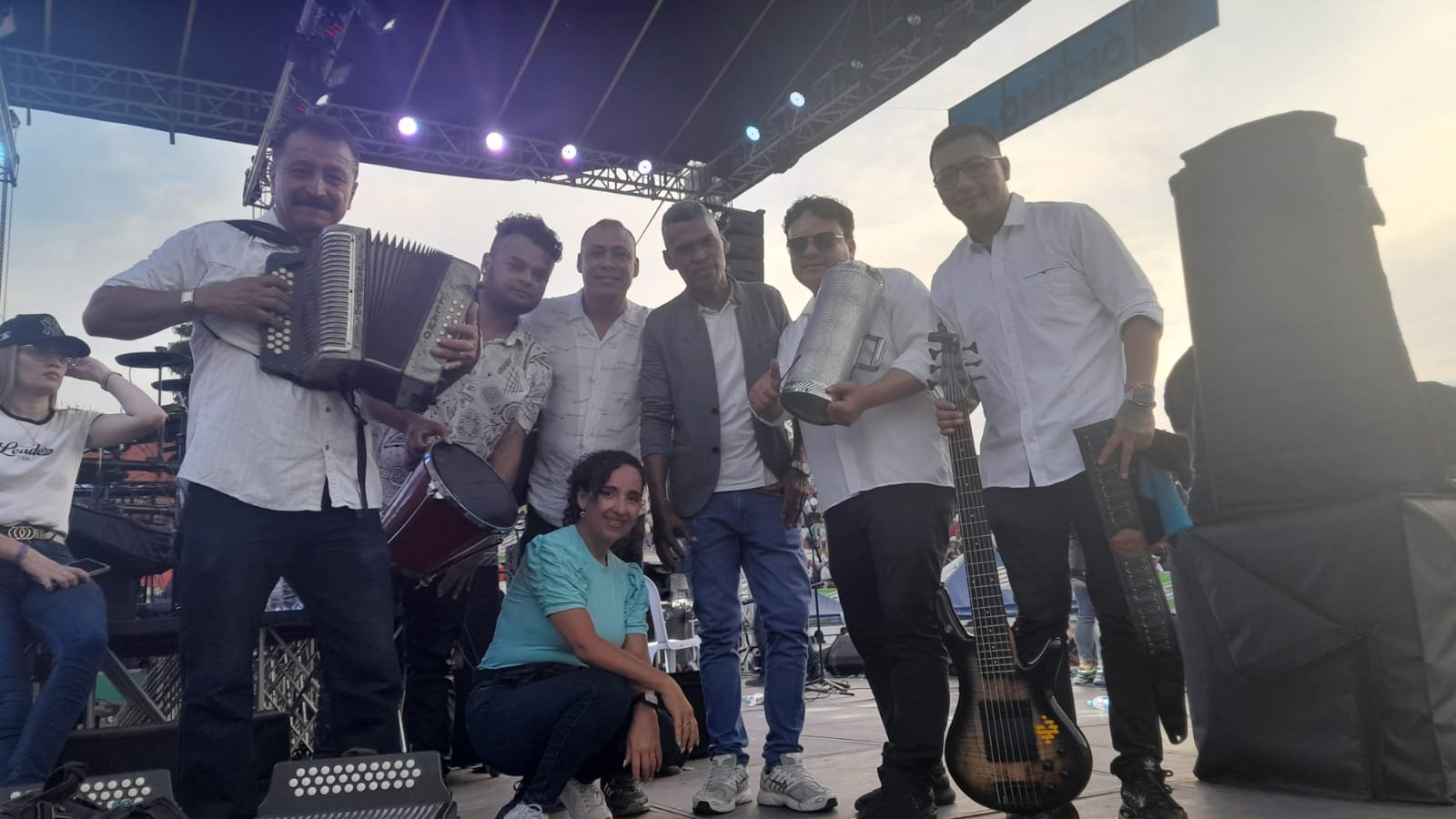 Estampa Vallenata en evento empresarial en Manizales - show en tarima